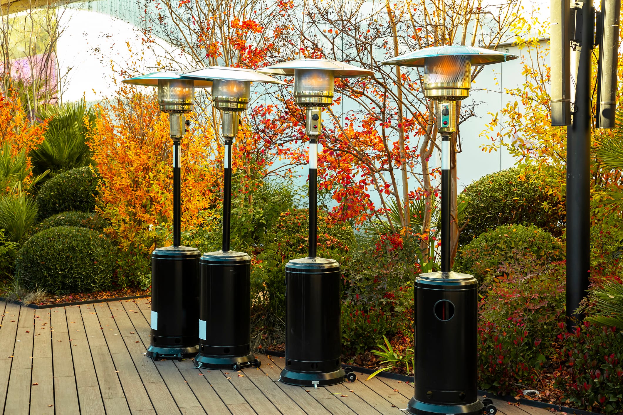 four outdoor gas stoves to heat customers in winter